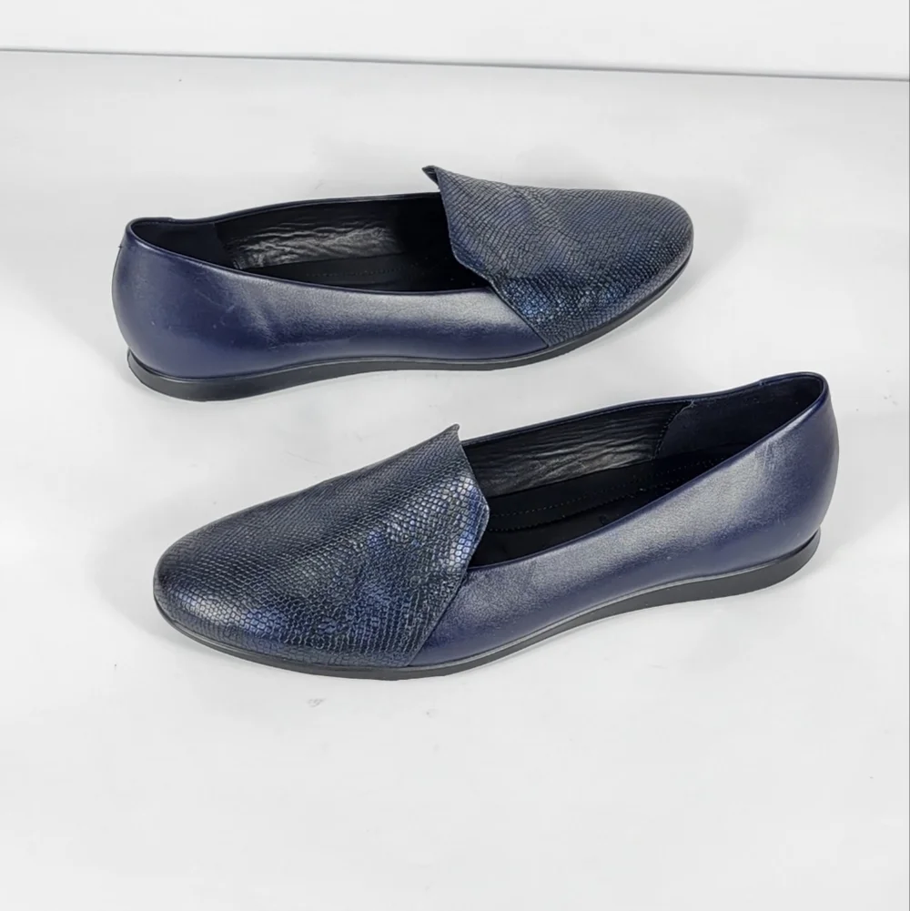 Ecco Women's Shimmering Navy Loafers #755 Size EU 40 (US 9-9.5)